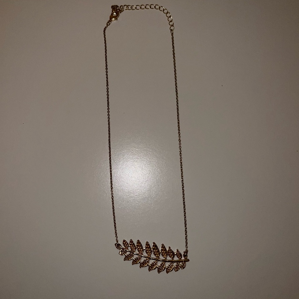Leaf Necklace NWOT